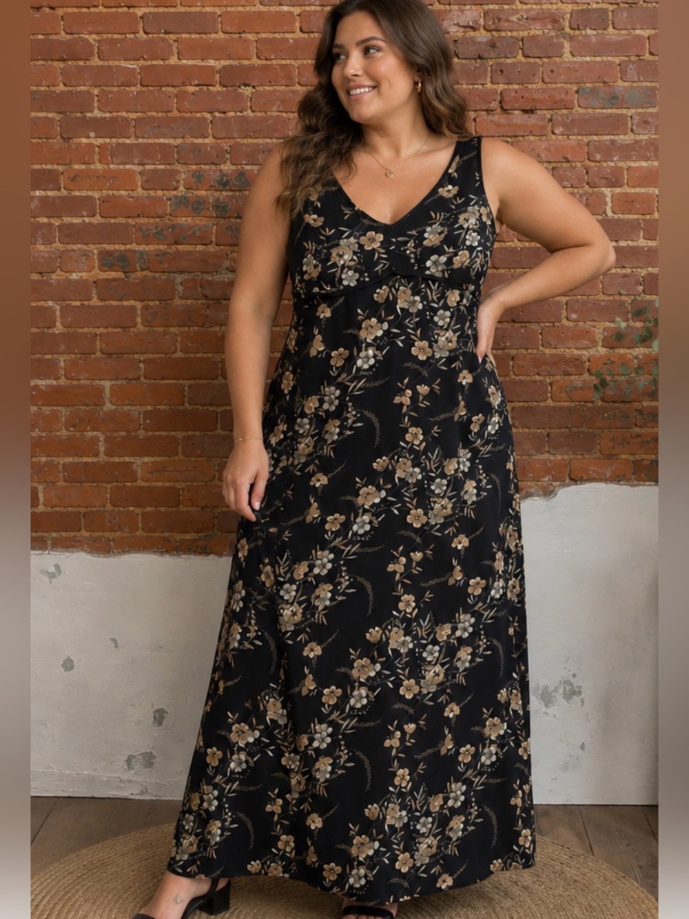 Vintage Y2K Old Navy Black &‎ Gold Floral V-Neck Maxi Dress Gold Size 10